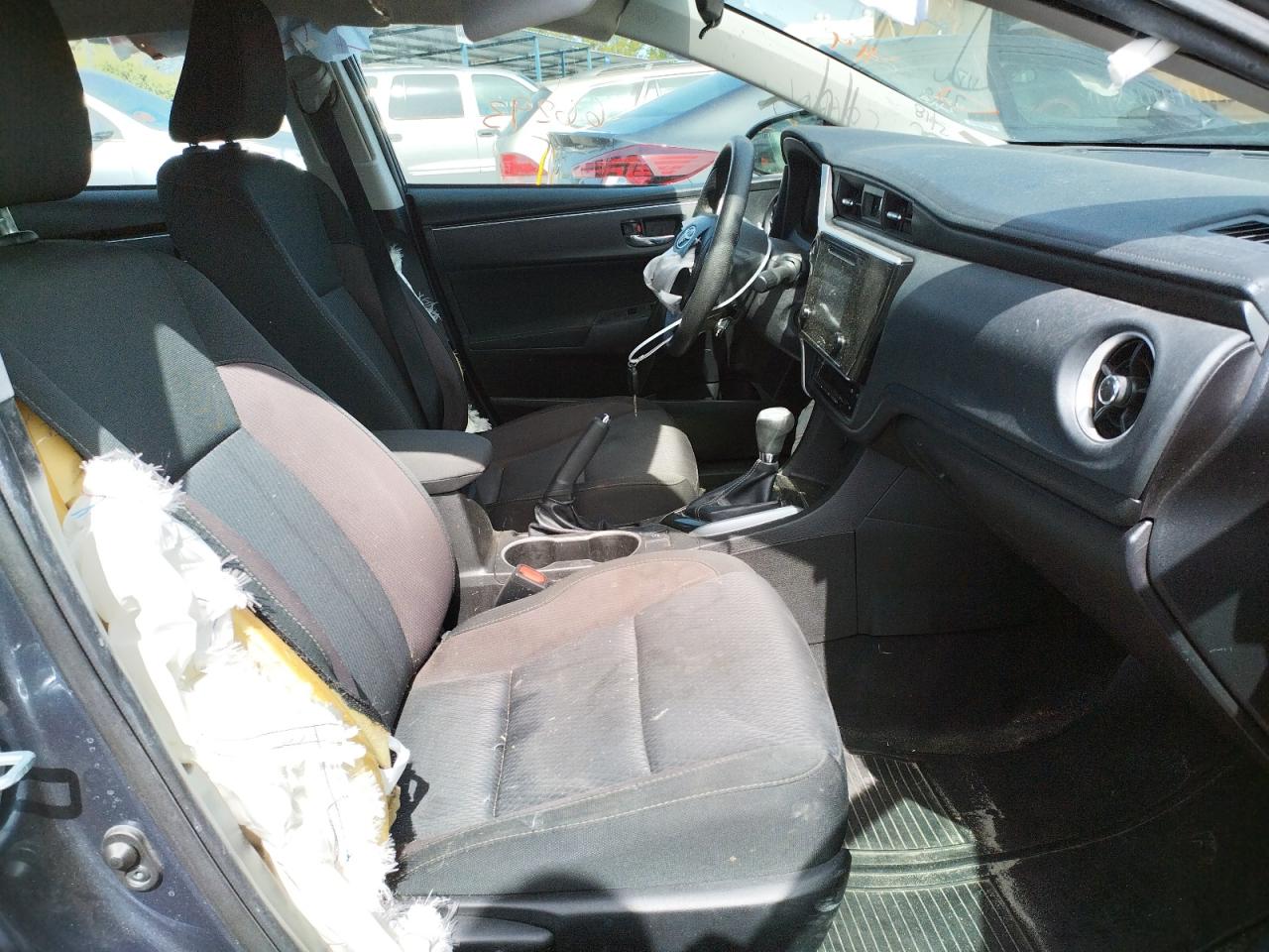 Photo 5 from auction – 2018 TOYOTA COROLLA L with VIN 5YFBURHEXJP830557