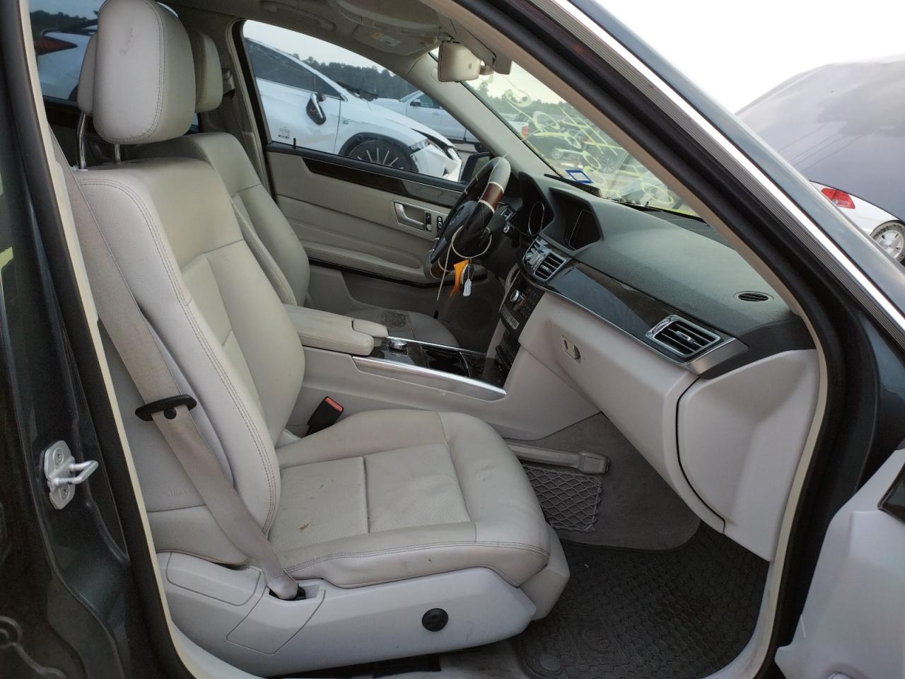 Photo 5 from auction – 2014 MERCEDES-BENZ E 350 with VIN WDDHF5KB5EA788391