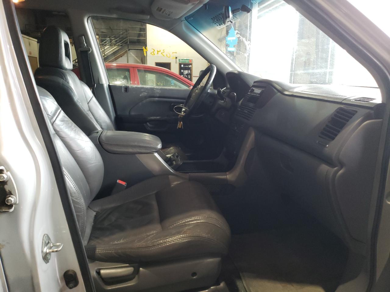 Photo 5 from auction – 2003 HONDA PILOT EXL with VIN 2HKYF18623H585462