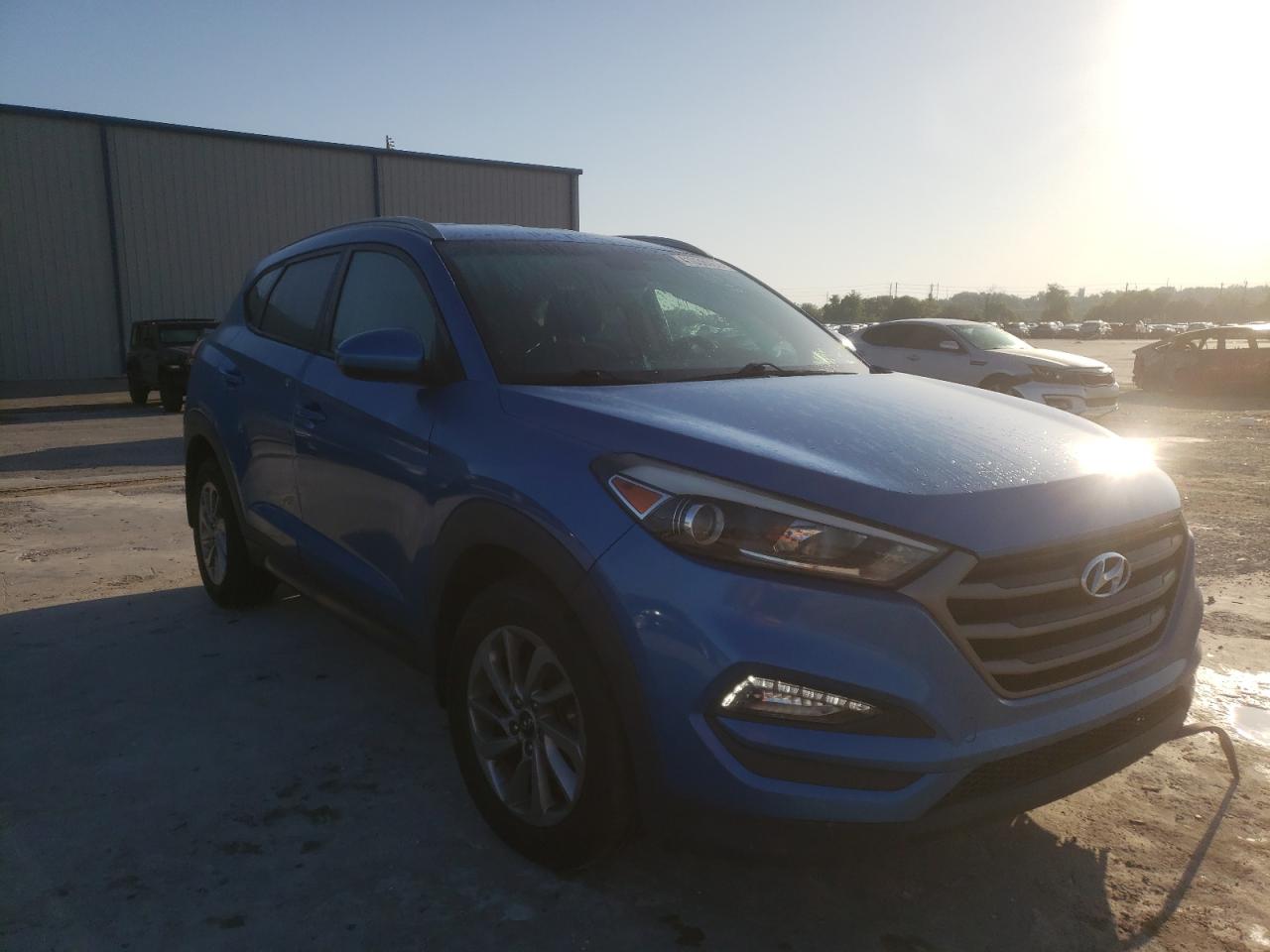 HYUNDAI TUCSON 2016 with VIN KM8J33A47GU187010 - Photo from auction