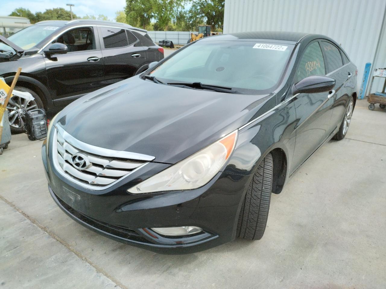 Photo 2 from auction – 2011 HYUNDAI SONATA SE with VIN 5NPEC4AC1BH251175