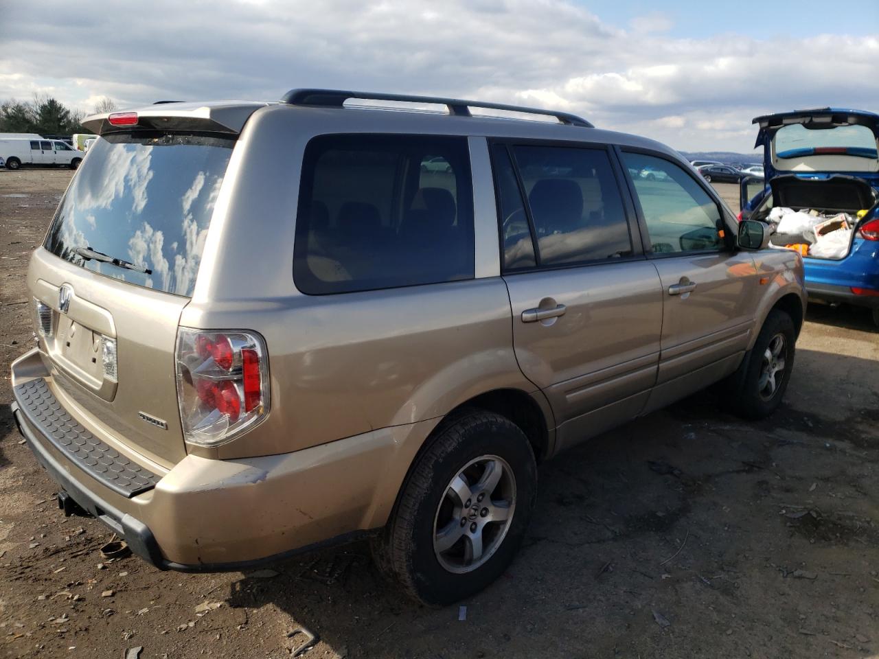 Photo 4 from auction – 2006 HONDA PILOT EX with VIN 5FNYF18426B019111
