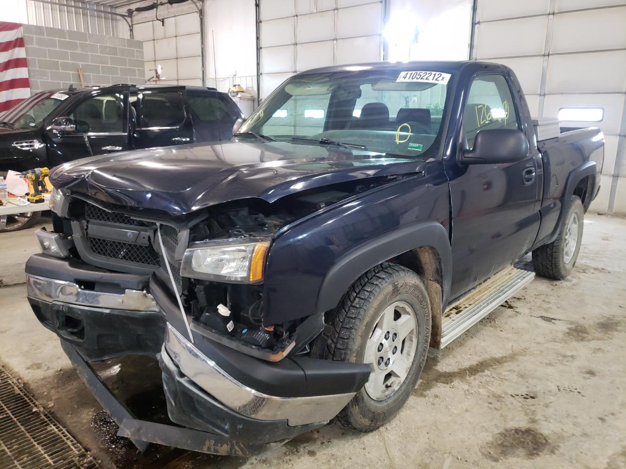 Photo 2 from auction – 2005 CHEVROLET SILVERADO with VIN 1GCEK14V25Z263914