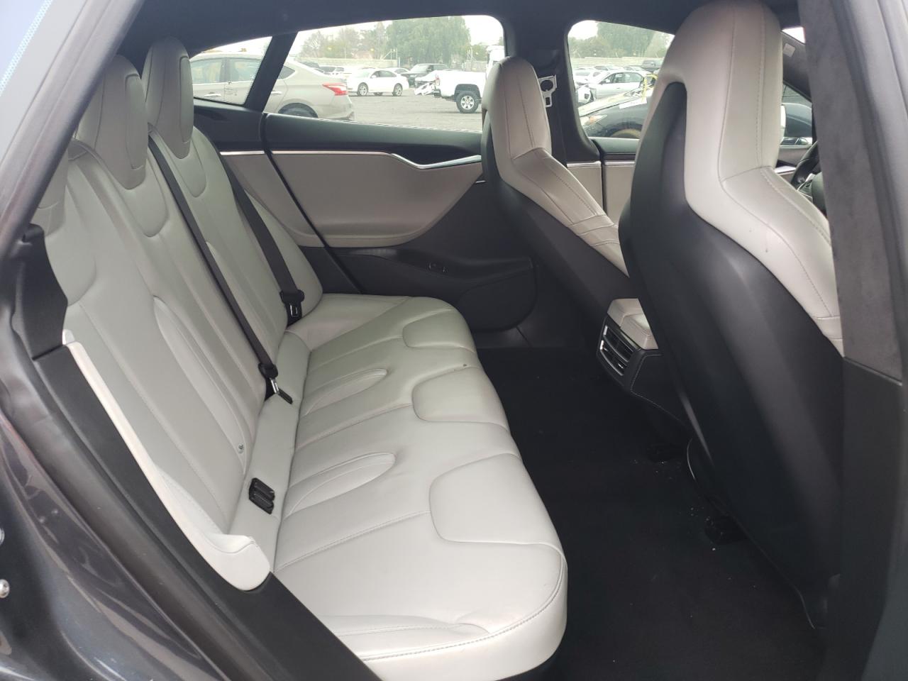 Photo 6 from auction – 2015 TESLA MODEL S 85 with VIN 5YJSA1H12FF087547