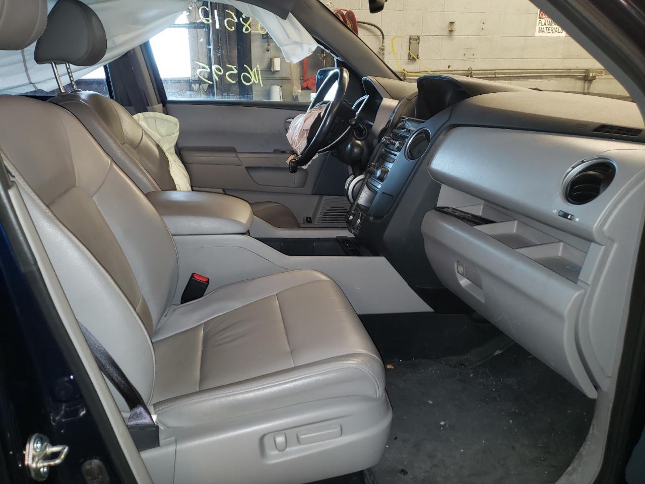 Photo 5 from auction – 2015 HONDA PILOT TOUR with VIN 5FNYF4H93FB025304