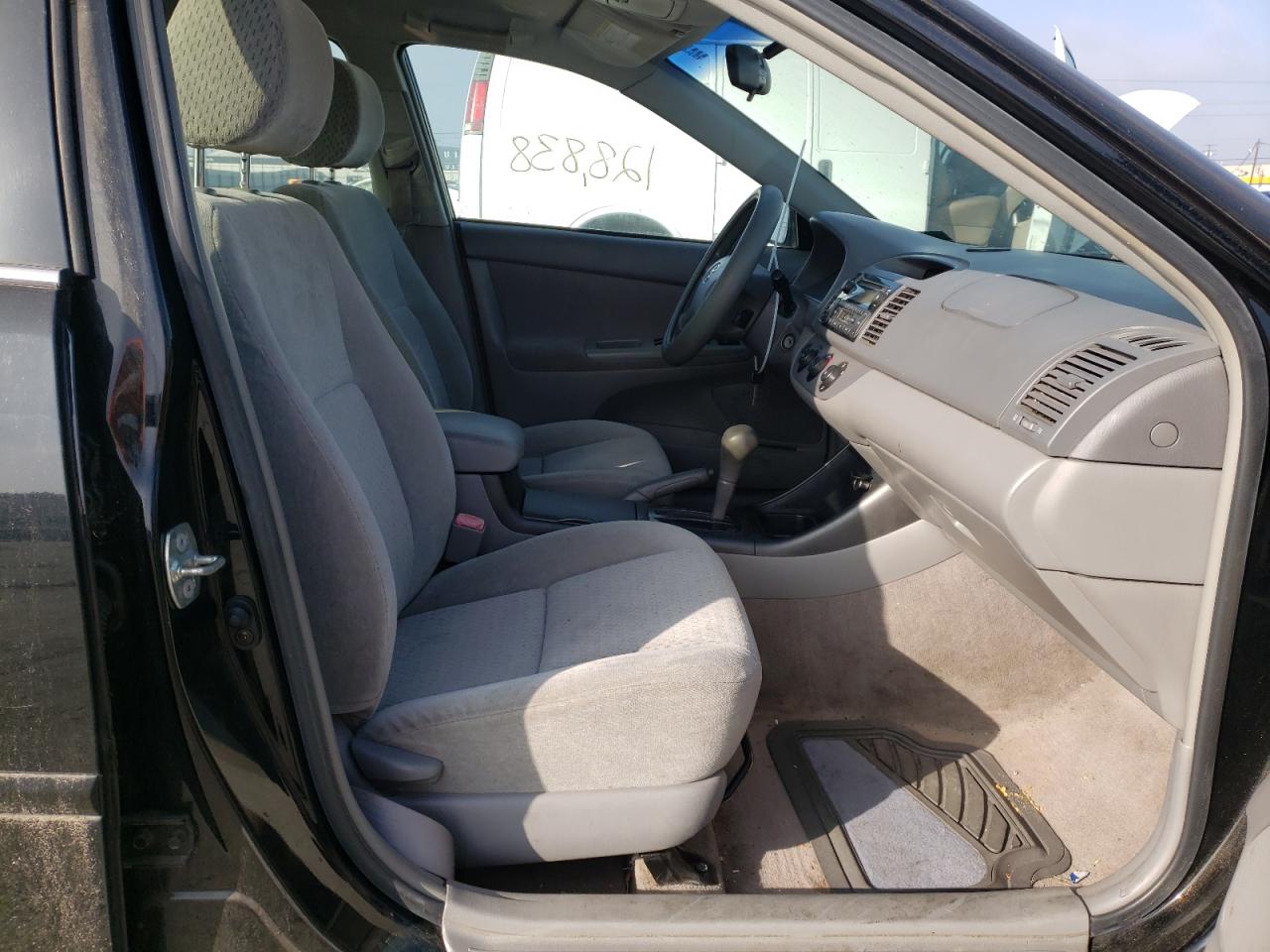 Photo 5 from auction – 2004 TOYOTA CAMRY LE with VIN 4T1BE32K24U371326