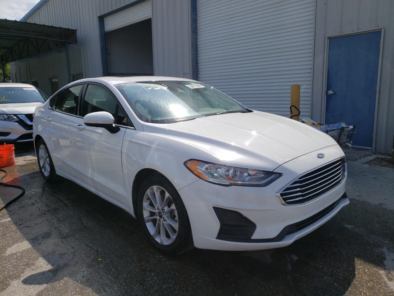 FORD FUSION SE 2020 with VIN 3FA6P0HD9LR149983 - Photo from auction