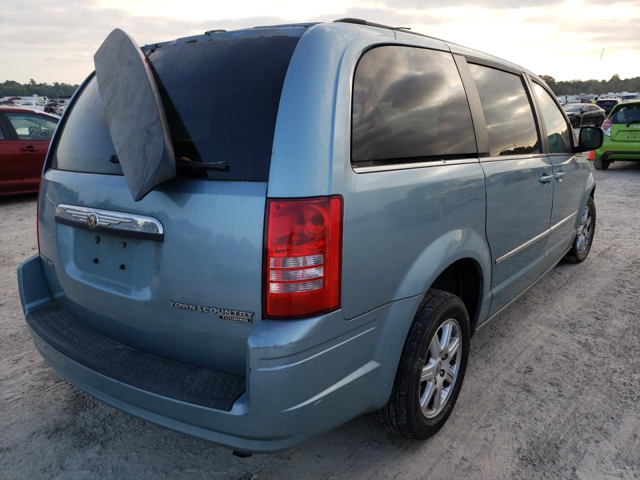 Photo 4 from auction – 2010 CHRYSLER TOWN & COU with VIN 2A4RR5D14AR460504