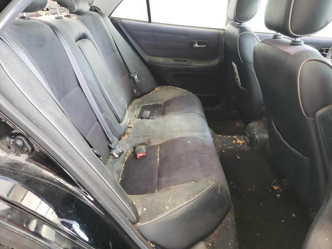 Photo 6 from auction – 2003 LEXUS IS 300 with VIN JTHBD192030079261