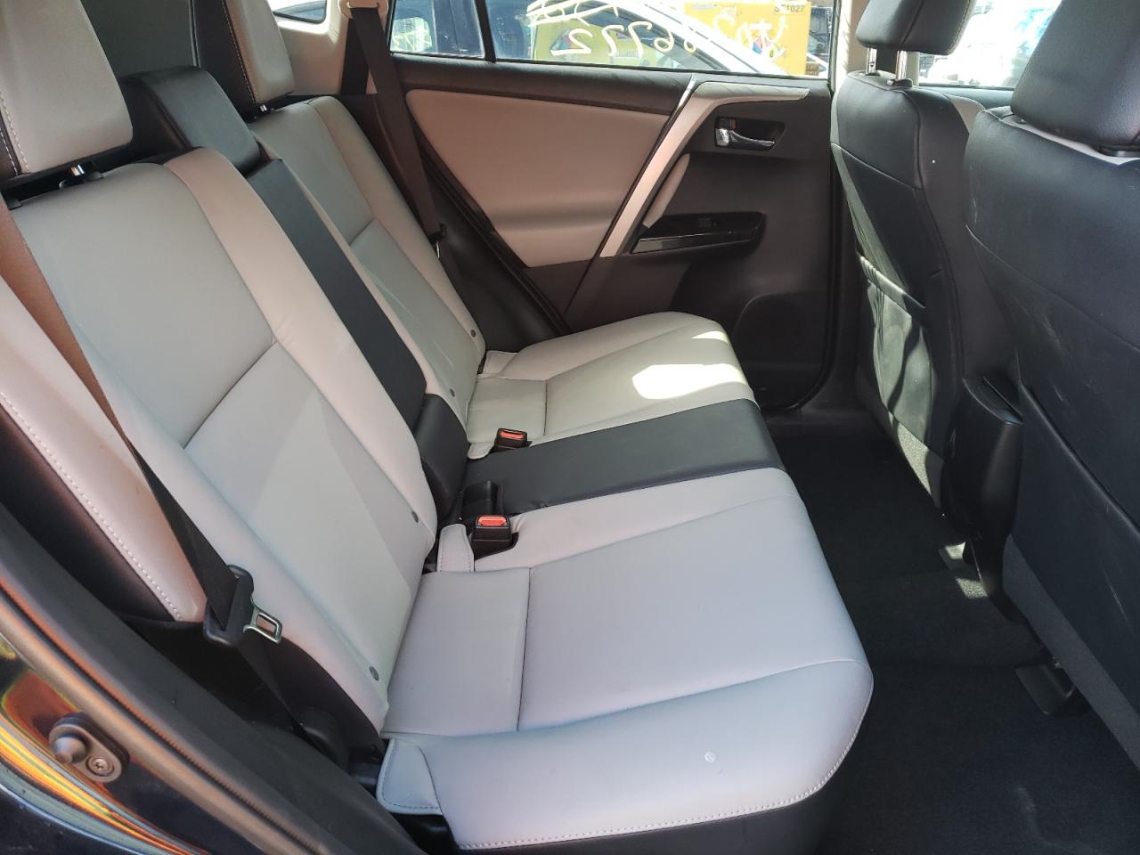 Photo 6 from auction – 2017 TOYOTA RAV4 LIMIT with VIN 2T3DFREV0HW569236