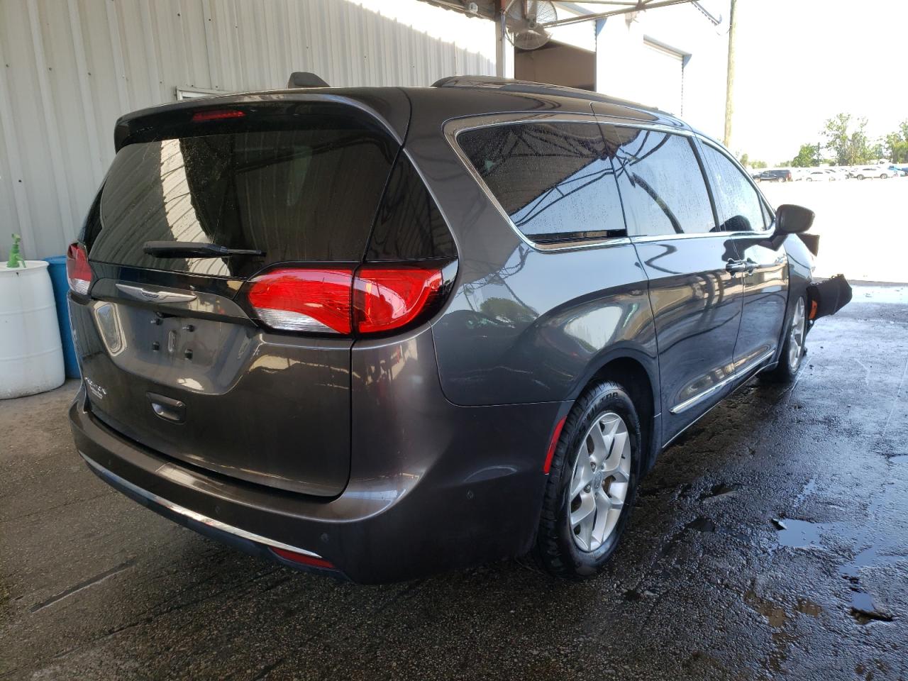 Photo 4 from auction – 2017 CHRYSLER PACIFICA T with VIN 2C4RC1EG0HR538113