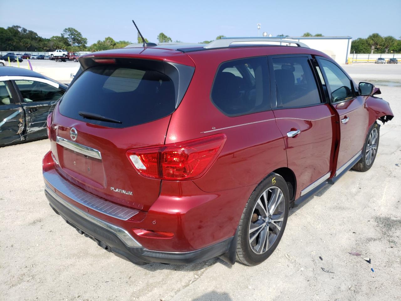 Photo 4 from auction – 2018 NISSAN PATHFINDER with VIN 5N1DR2MN2JC619624