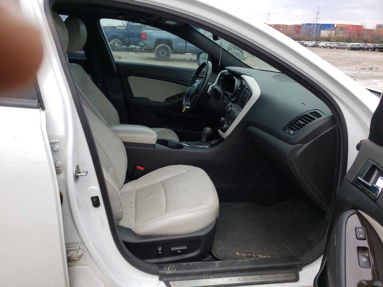 Photo 5 from auction – 2013 KIA OPTIMA SX with VIN 5XXGR4A64DG201340