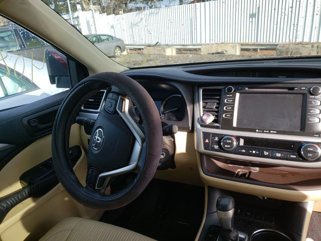 Photo 9 from auction – 2016 TOYOTA HIGHLANDER with VIN 5TDZKRFH1GS136700