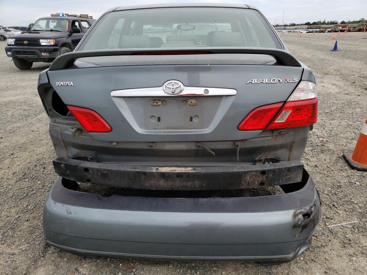 Photo 9 from auction – 2004 TOYOTA AVALON XL with VIN 4T1BF28BX4U377986
