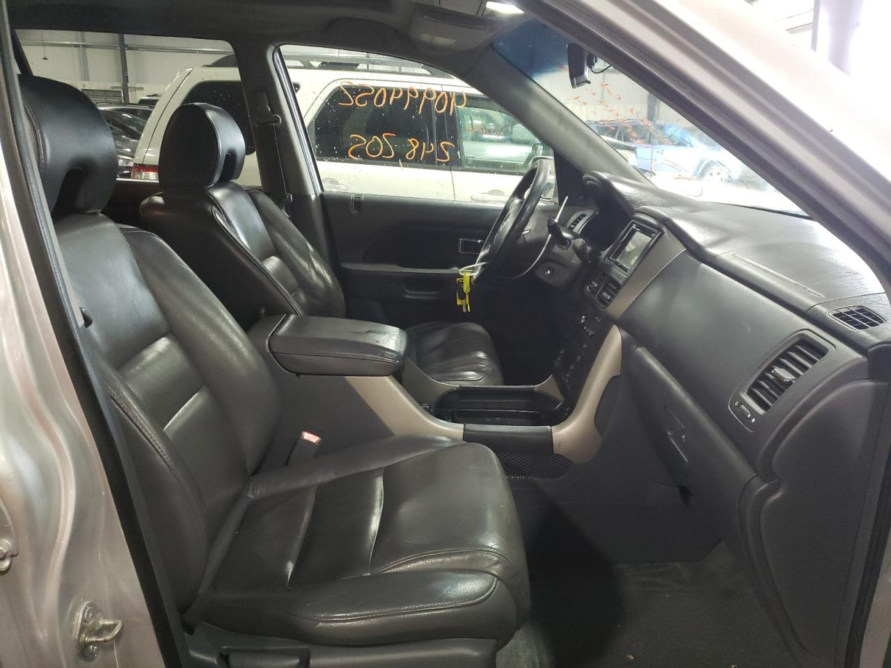 Photo 5 from auction – 2006 HONDA PILOT EX with VIN 2HKYF18636H510337