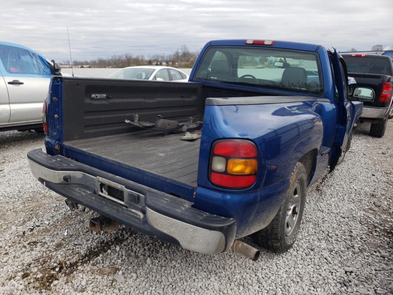 Photo 4 from auction – 2004 CHEVROLET SILVERADO with VIN 1GCEC14XX4Z334788