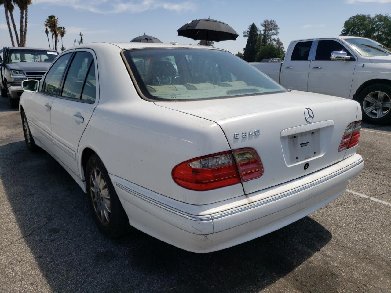 Photo 3 from auction – 2001 MERCEDES-BENZ E 320 with VIN WDBJF65J71B272282