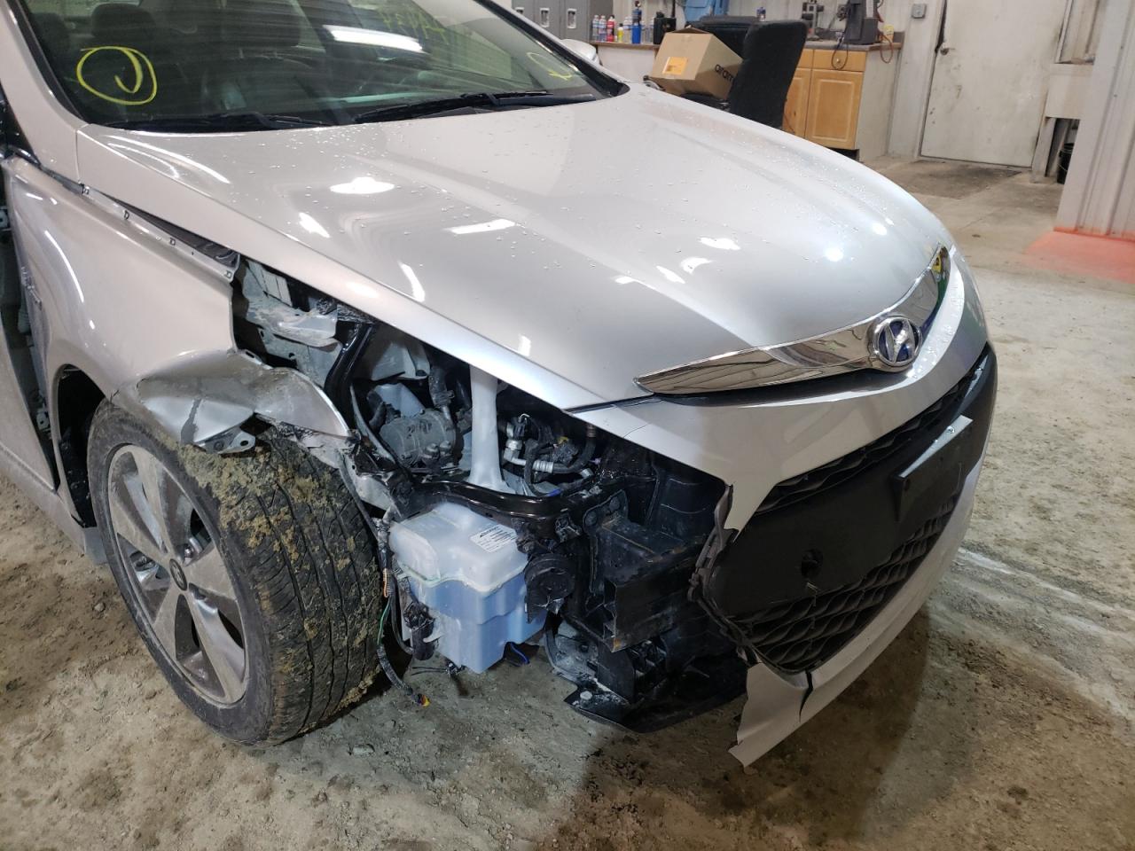 Photo 9 from auction – 2012 HYUNDAI SONATA HYB with VIN KMHEC4A41CA044718