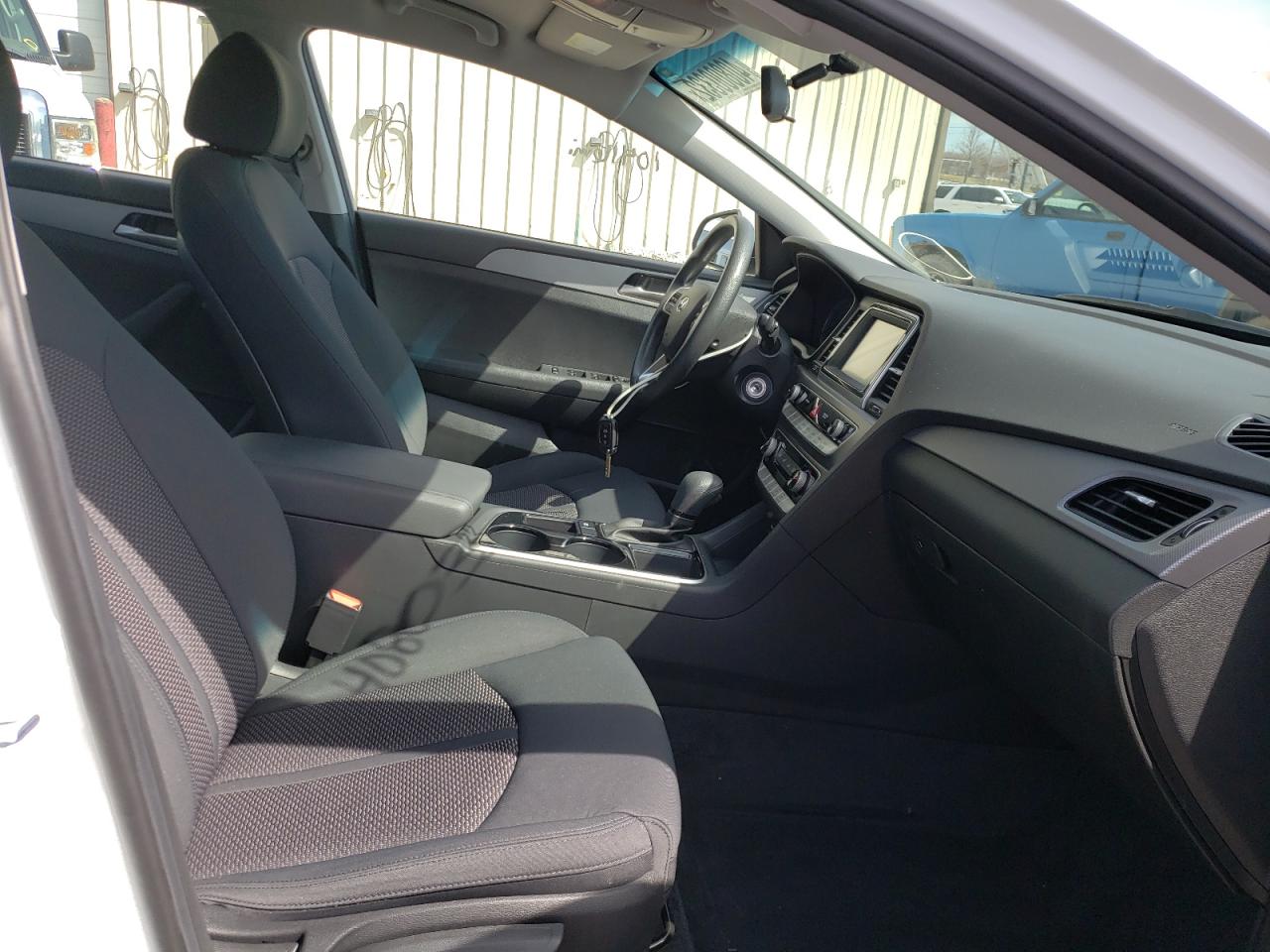 Photo 5 from auction – 2019 HYUNDAI SONATA SE with VIN 5NPE24AF5KH817092