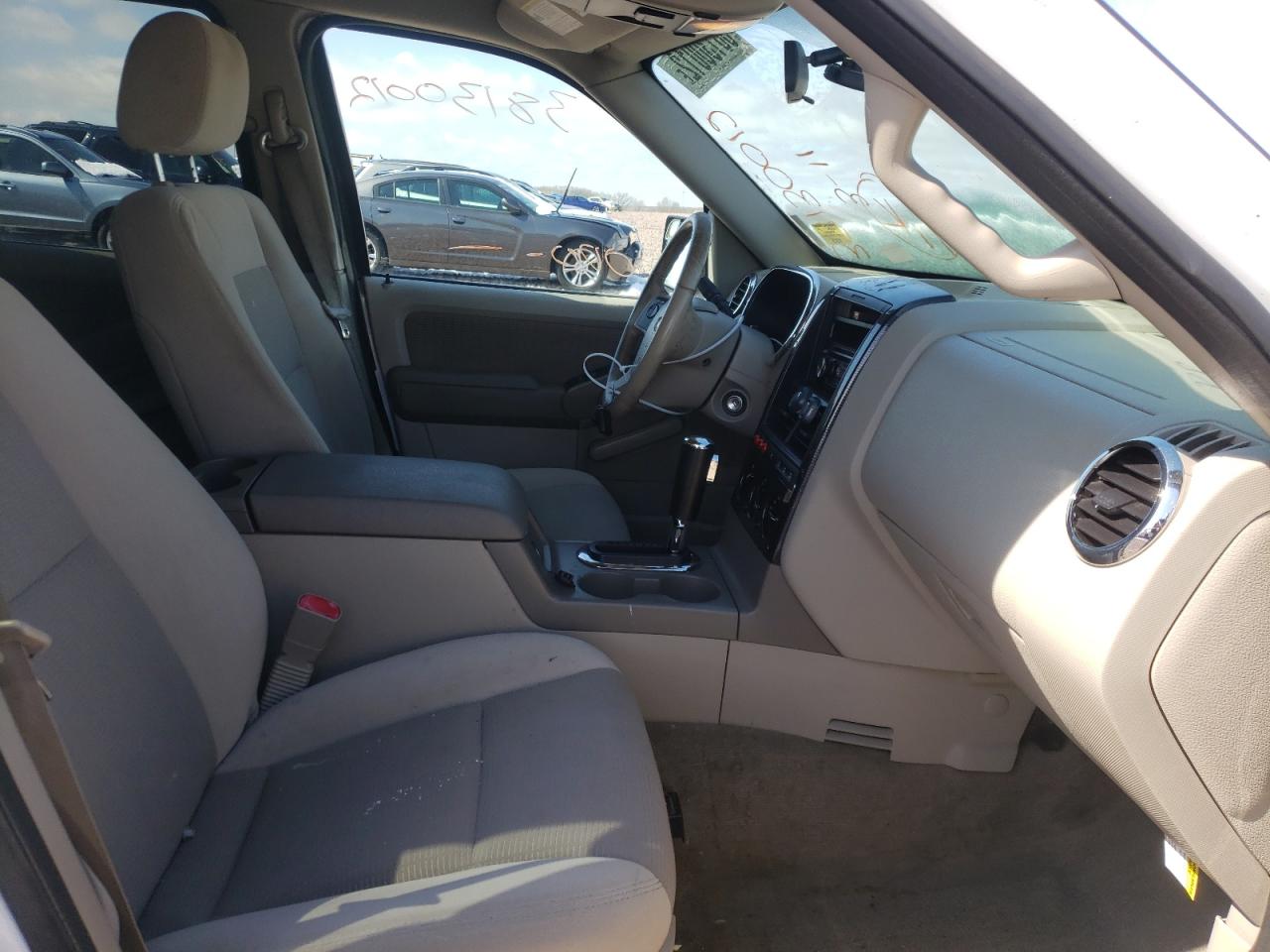 Photo 5 from auction – 2006 FORD EXPLORER X with VIN 1FMEU73E76UA82235