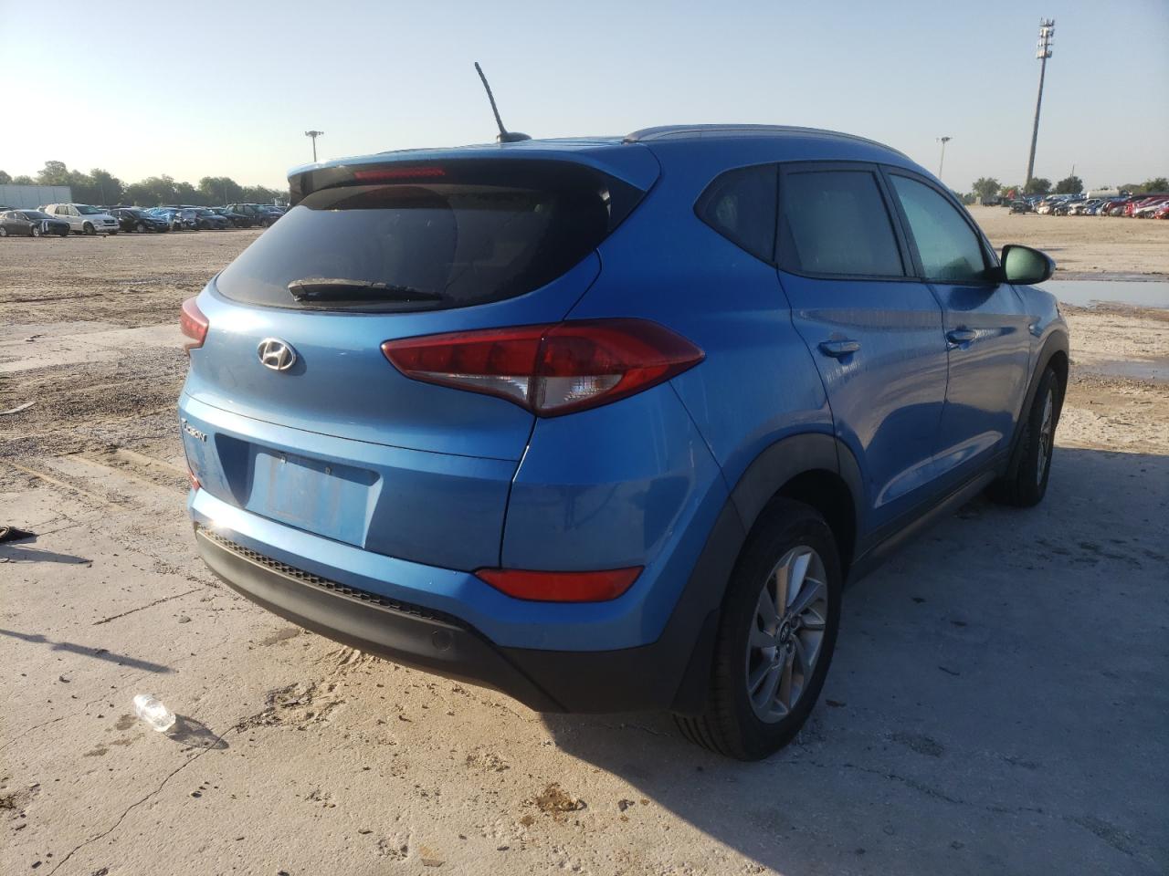 Photo 4 from auction – 2016 HYUNDAI TUCSON with VIN KM8J33A47GU187010