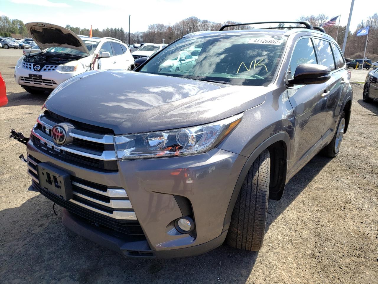Photo 2 from auction – 2018 TOYOTA HIGHLANDER with VIN 5TDDZRFH6JS844387