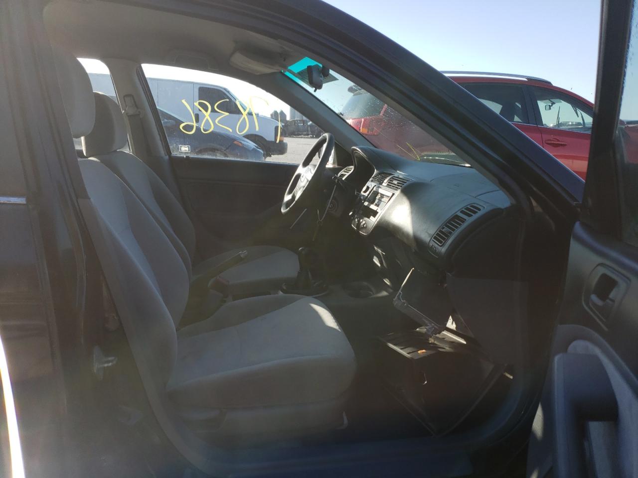 Photo 5 from auction – 2002 HONDA CIVIC DX with VIN 2HGES15182H532118