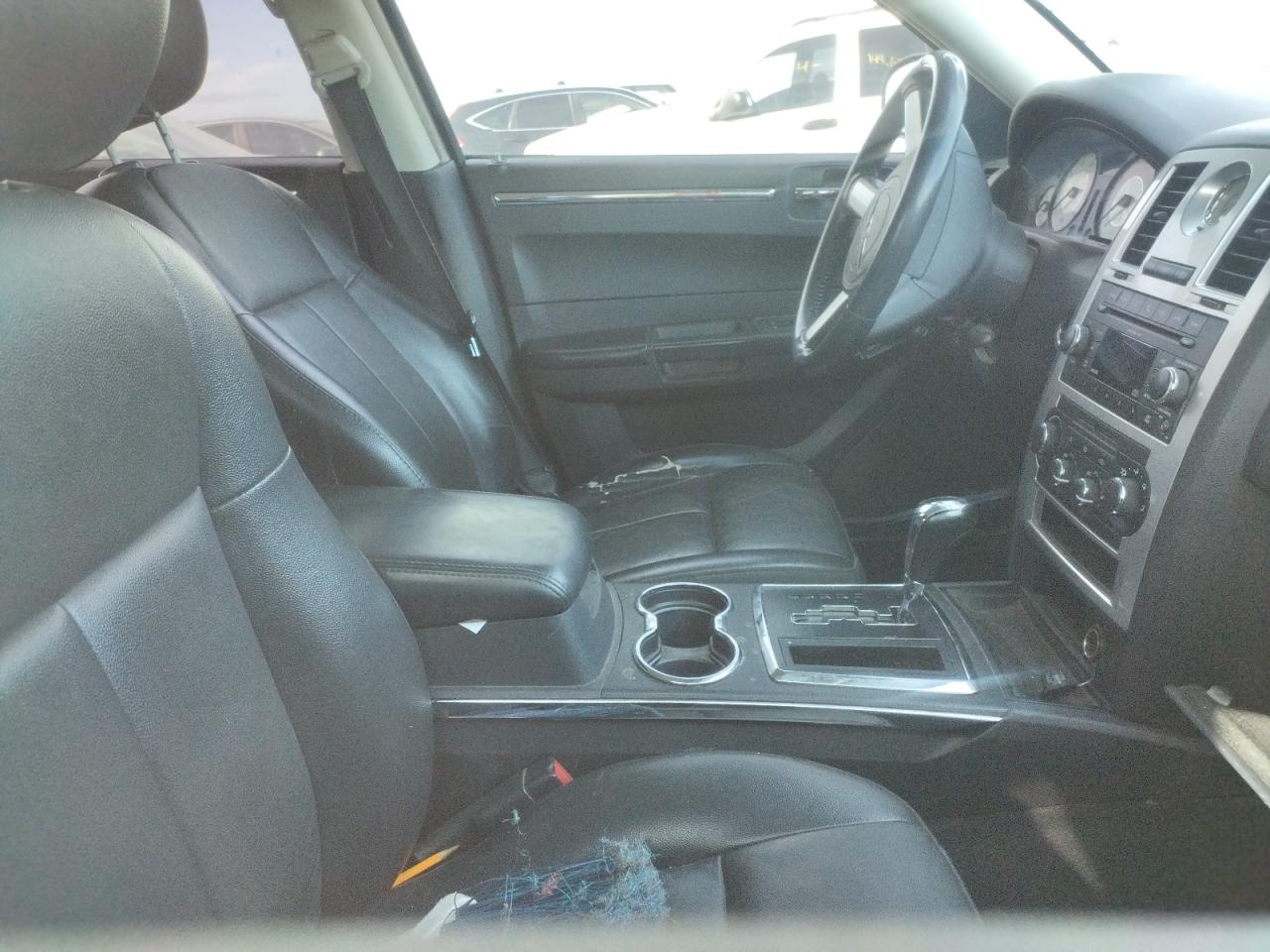 Photo 5 from auction – 2010 CHRYSLER 300 TOURIN with VIN 2C3CA5CV4AH297290
