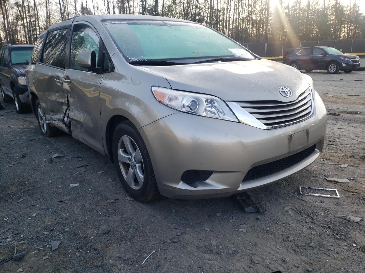 TOYOTA SIENNA LE 2015 with VIN 5TDKK3DC9FS688885 - Photo from auction