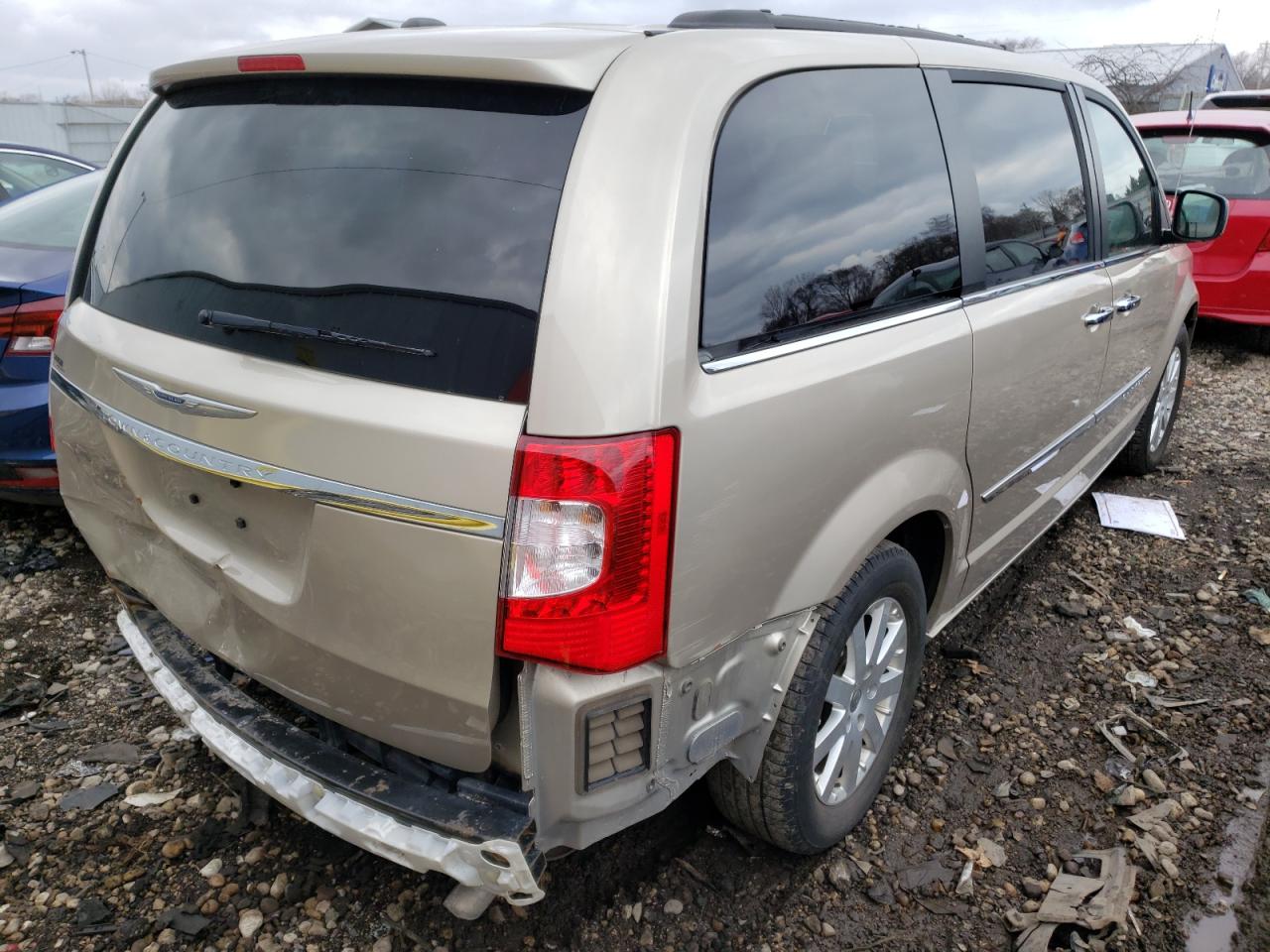 Photo 4 from auction – 2016 CHRYSLER TOWN & COU with VIN 2C4RC1BG3GR215631