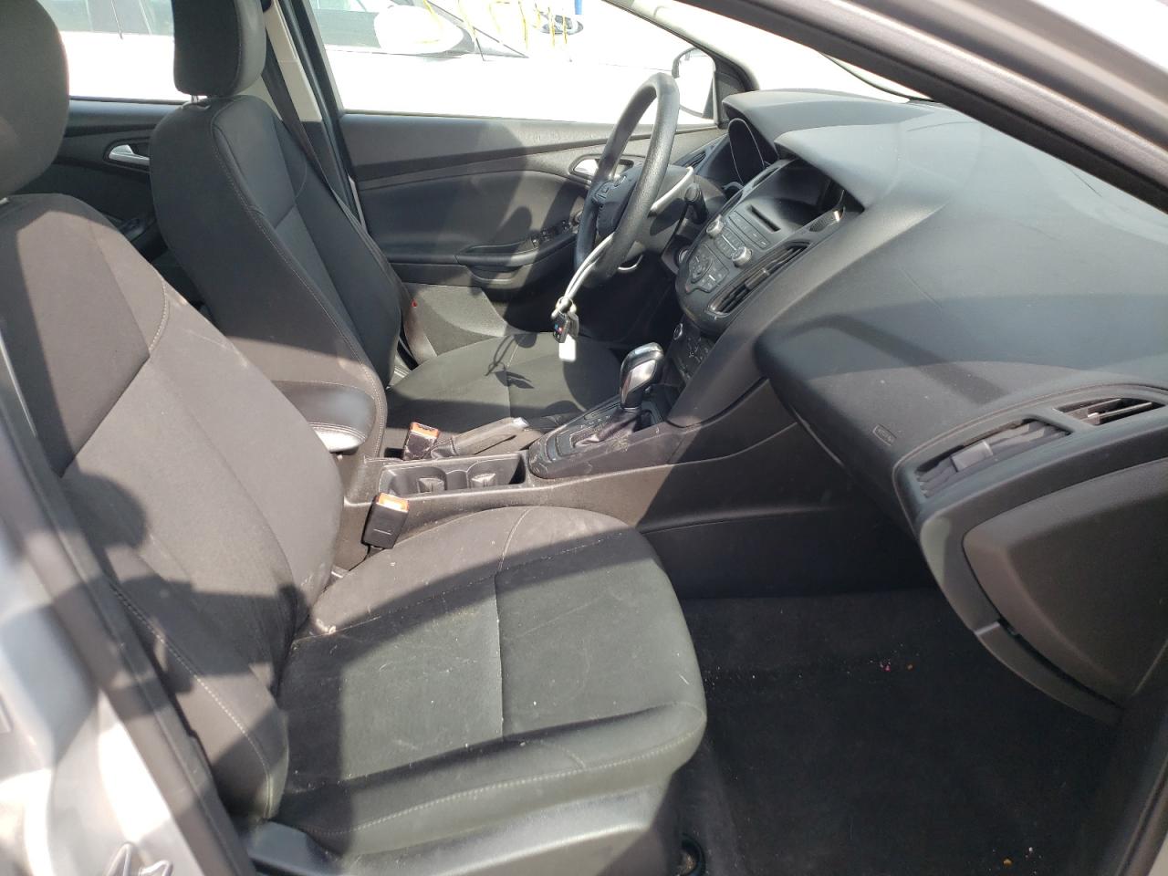 Photo 5 from auction – 2016 FORD FOCUS SE with VIN 1FADP3F22GL290375