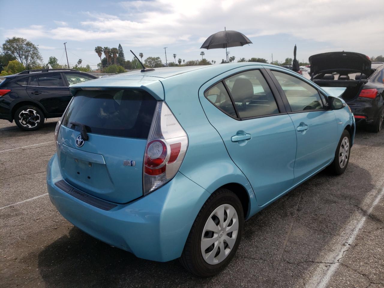 Photo 4 from auction – 2014 TOYOTA PRIUS C with VIN JTDKDTB32E1075645