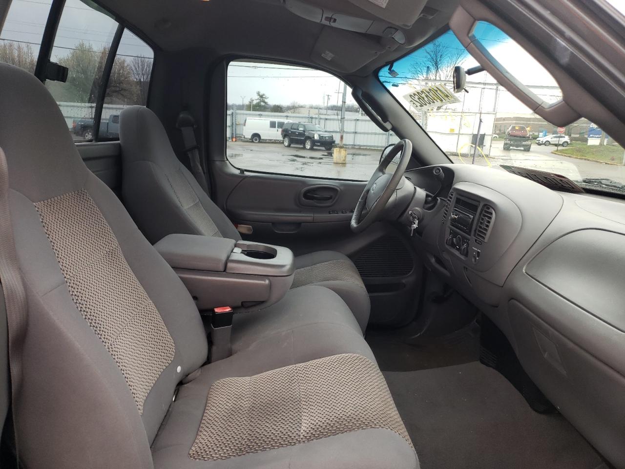 Photo 5 from auction – 2003 FORD F150 with VIN 1FTRF17W43NA17400
