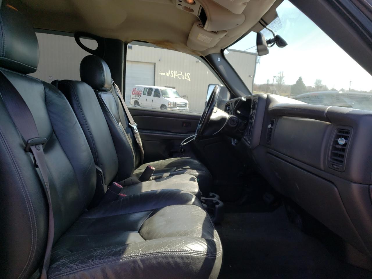 Photo 5 from auction – 2005 CHEVROLET SILVERADO with VIN 1GCHK23U35F933497