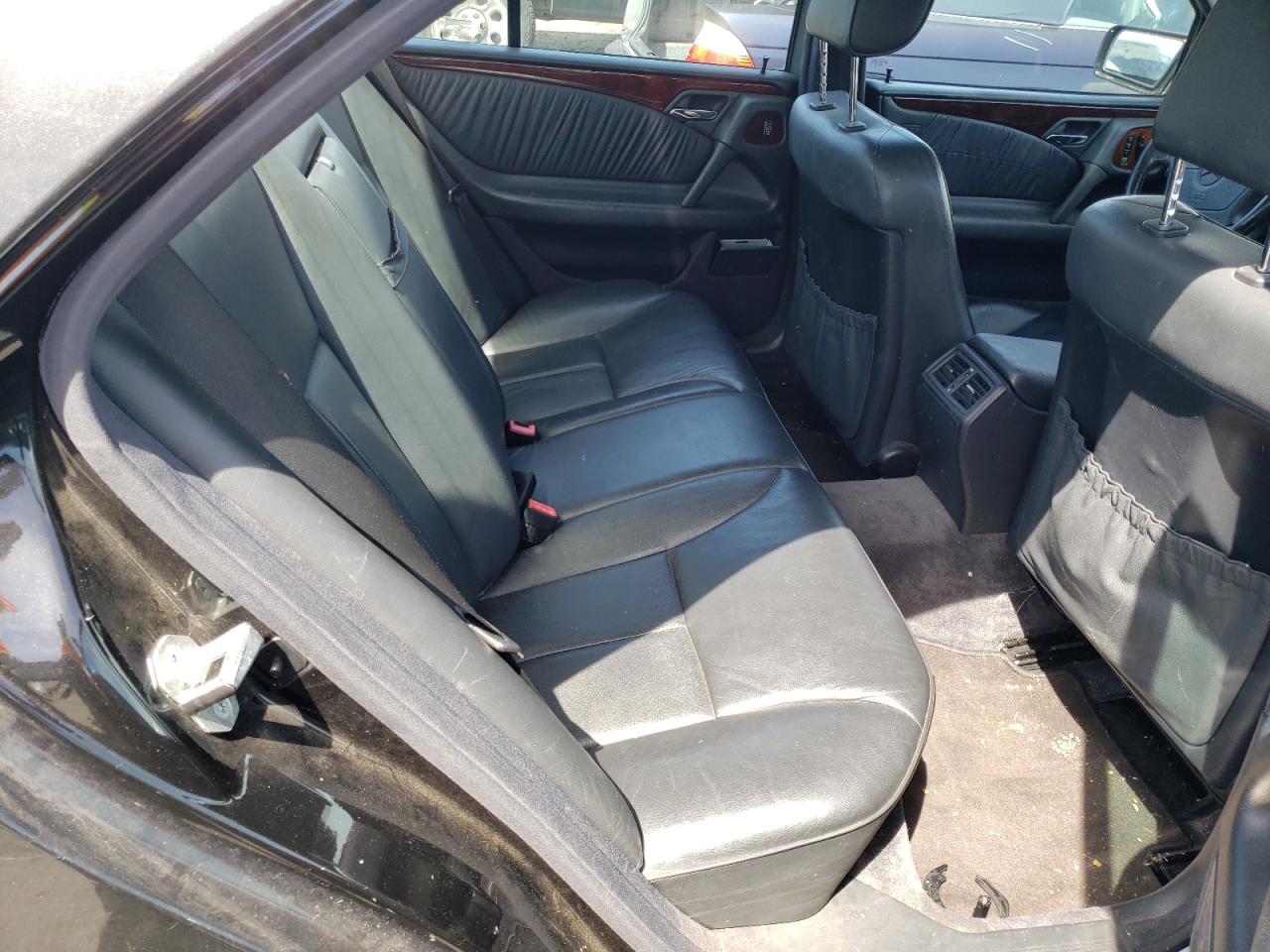 Photo 6 from auction – 1999 MERCEDES-BENZ E-CLASS with VIN WDBJF65H9XA819614