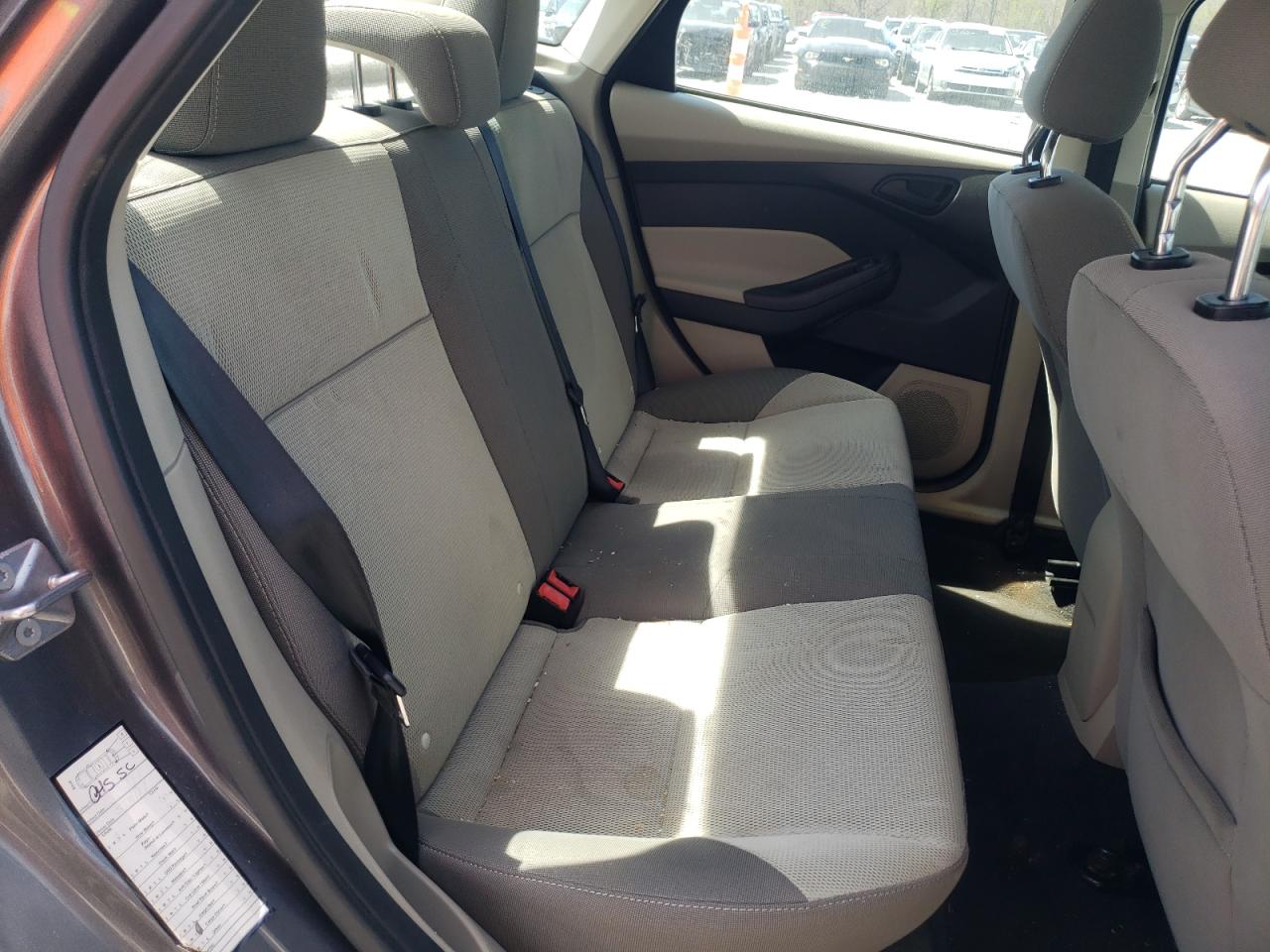 Zdjęcie 6 z aukcji – 2012 FORD FOCUS SE z VIN 1FAHP3F26CL142063