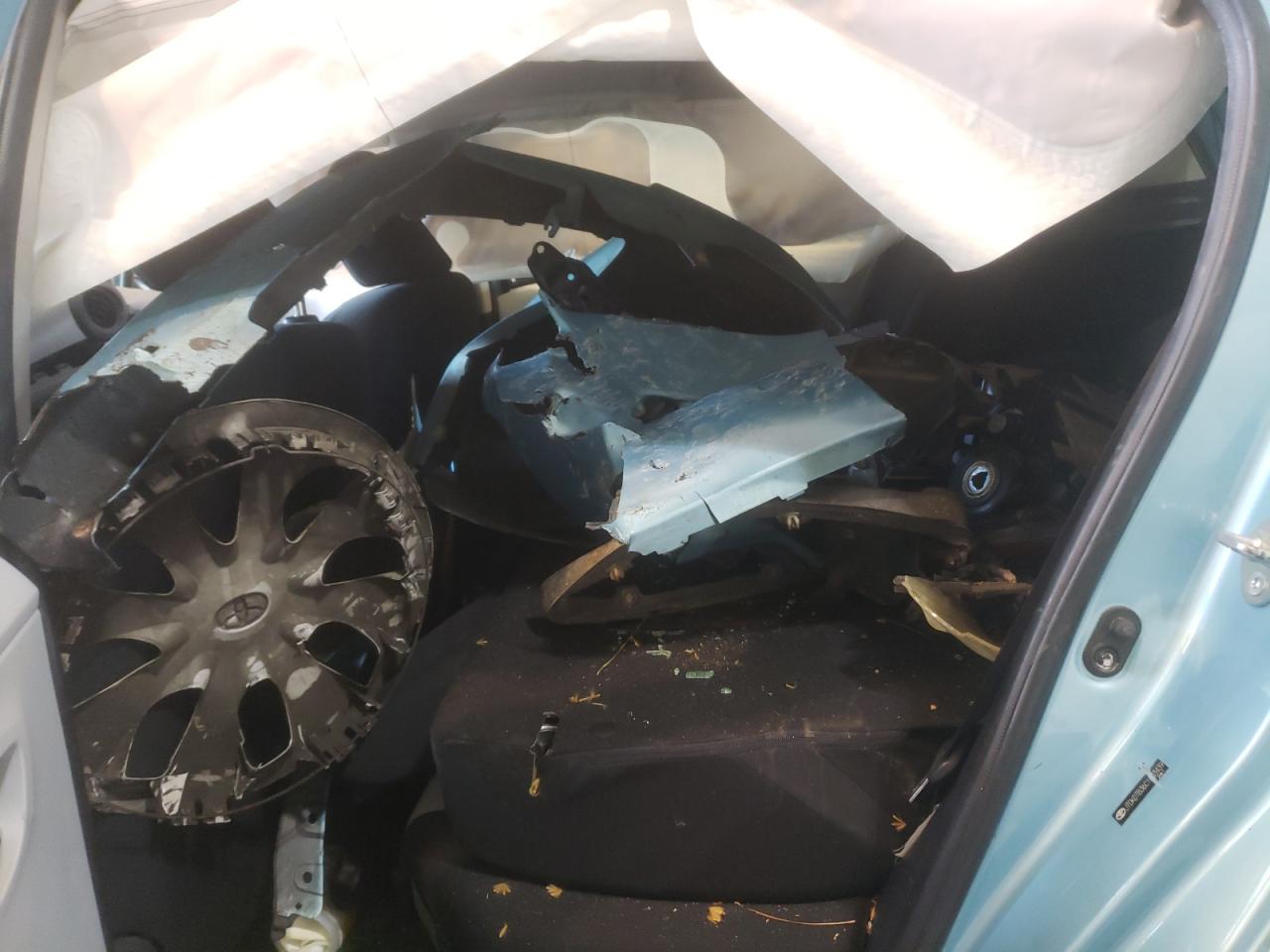Photo 6 from auction – 2012 TOYOTA PRIUS C with VIN JTDKDTB36C1003439