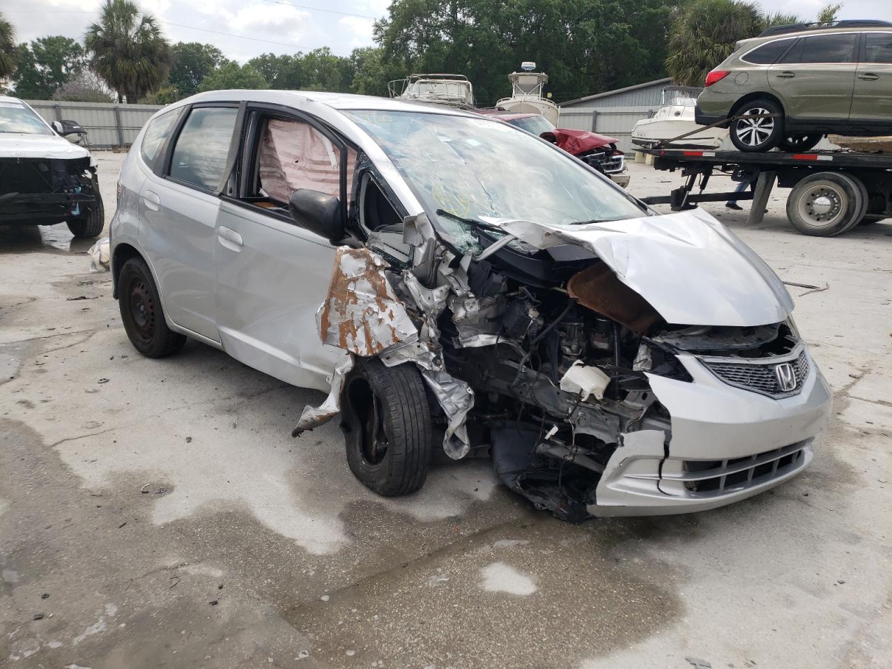 HONDA FIT 2011 with VIN JHMGE8H32BC013555 - Photo from auction
