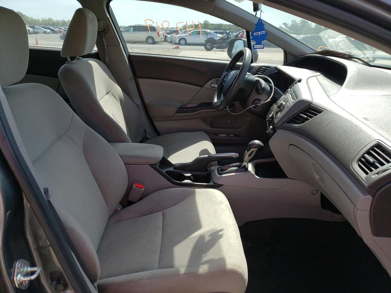 Photo 5 from auction – 2012 HONDA CIVIC LX with VIN 2HGFB2F52CH605609