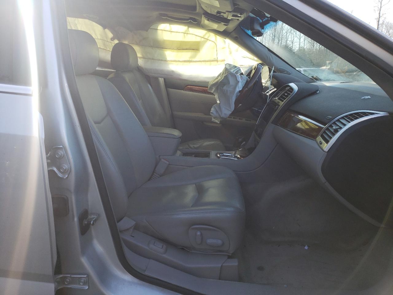 Photo 5 from auction – 2009 CADILLAC SRX with VIN 1GYEE437390115755