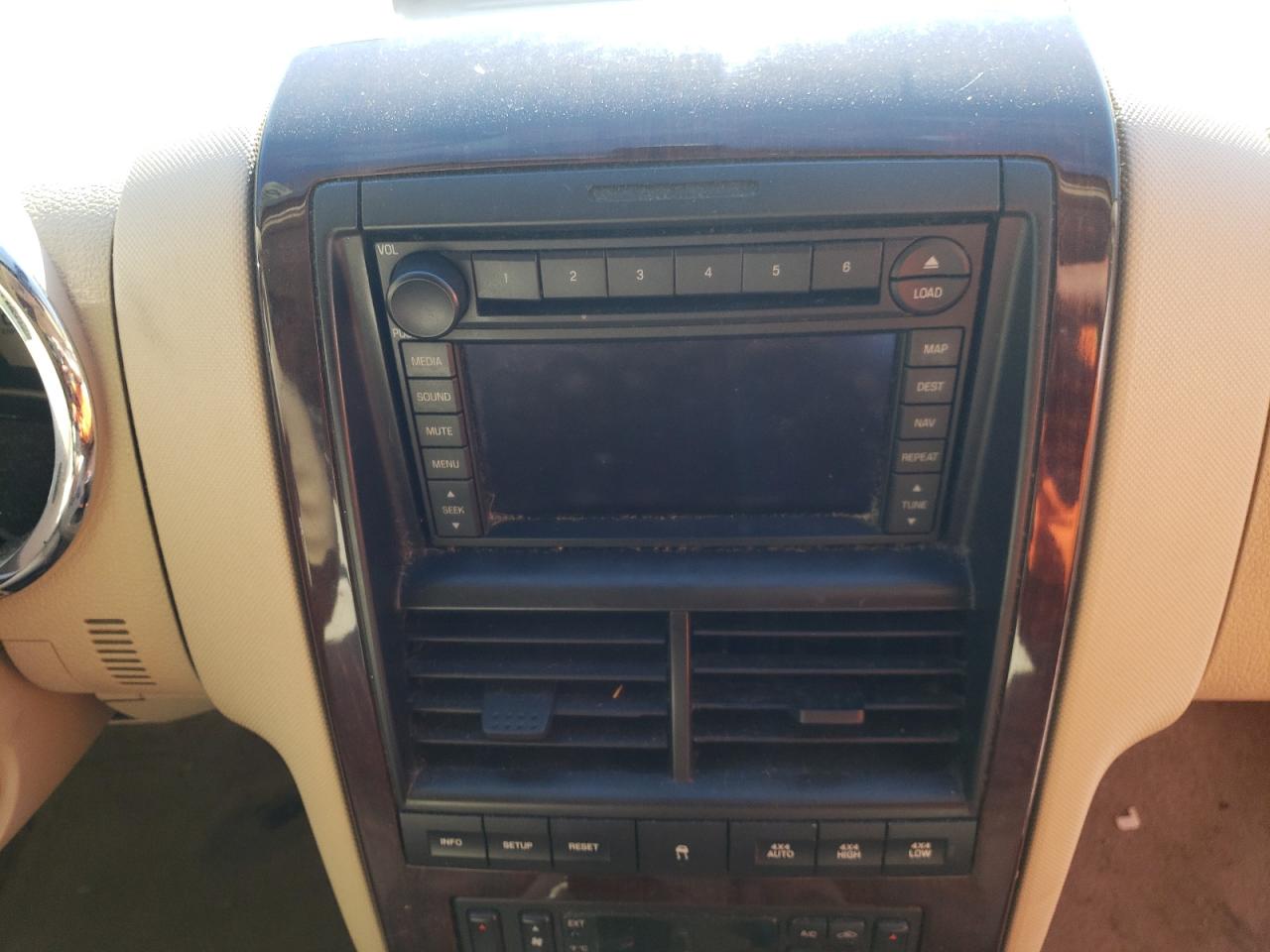 Photo 9 from auction – 2006 FORD EXPLORER with VIN 1FMEU75816UA85512