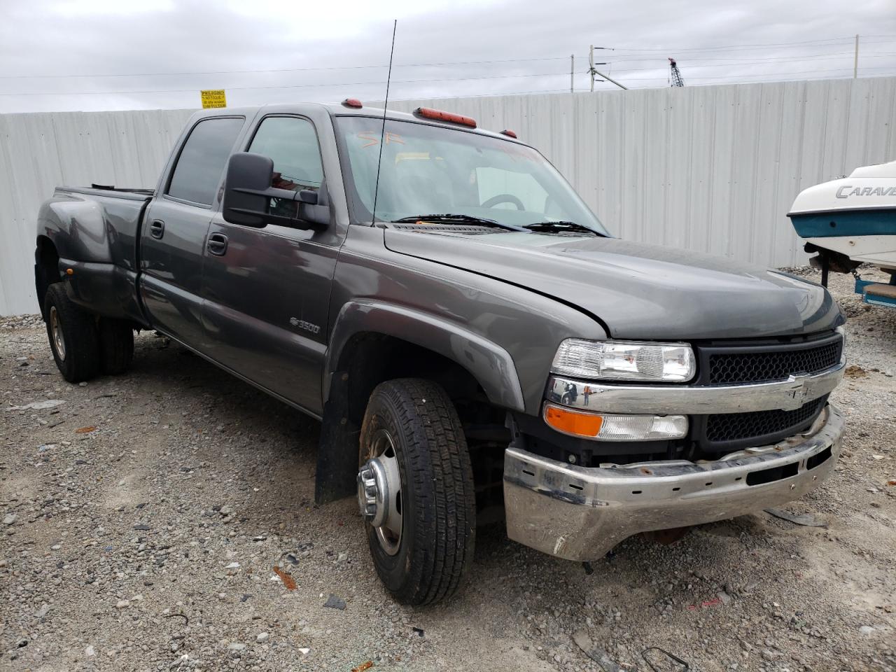CHEVROLET SILVERADO 2001 with VIN 1GCJC33G41F161746 - Photo from auction