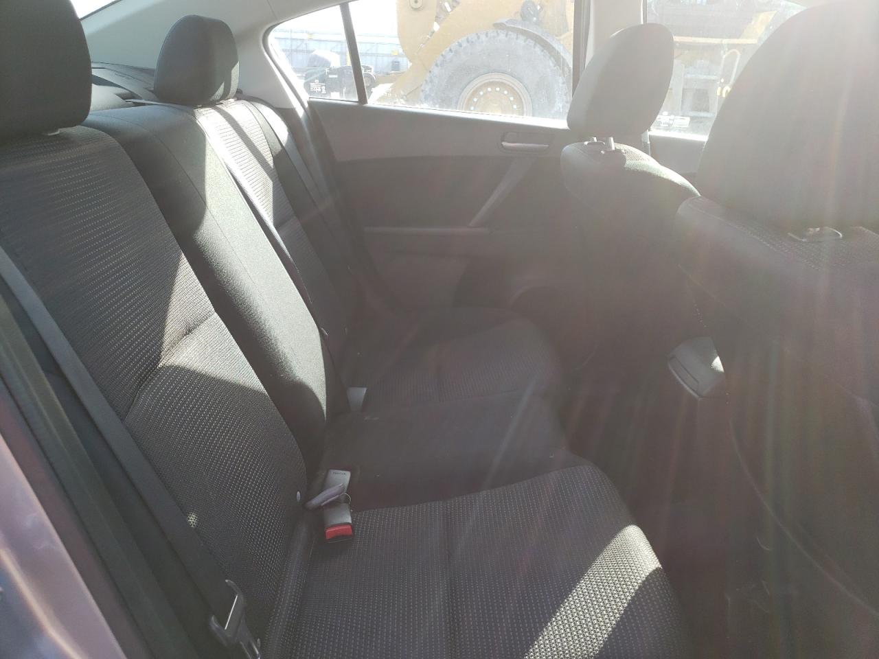 Photo 6 from auction – 2013 MAZDA 3 I with VIN JM1BL1UP0D1832550