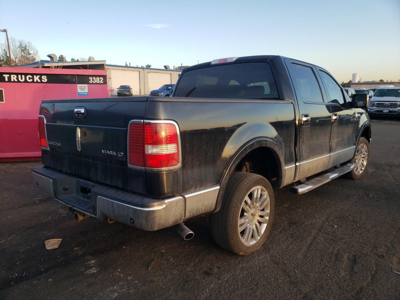 Photo 4 from auction – 2007 LINCOLN MARK LT with VIN 5LTPW18567FJ02233