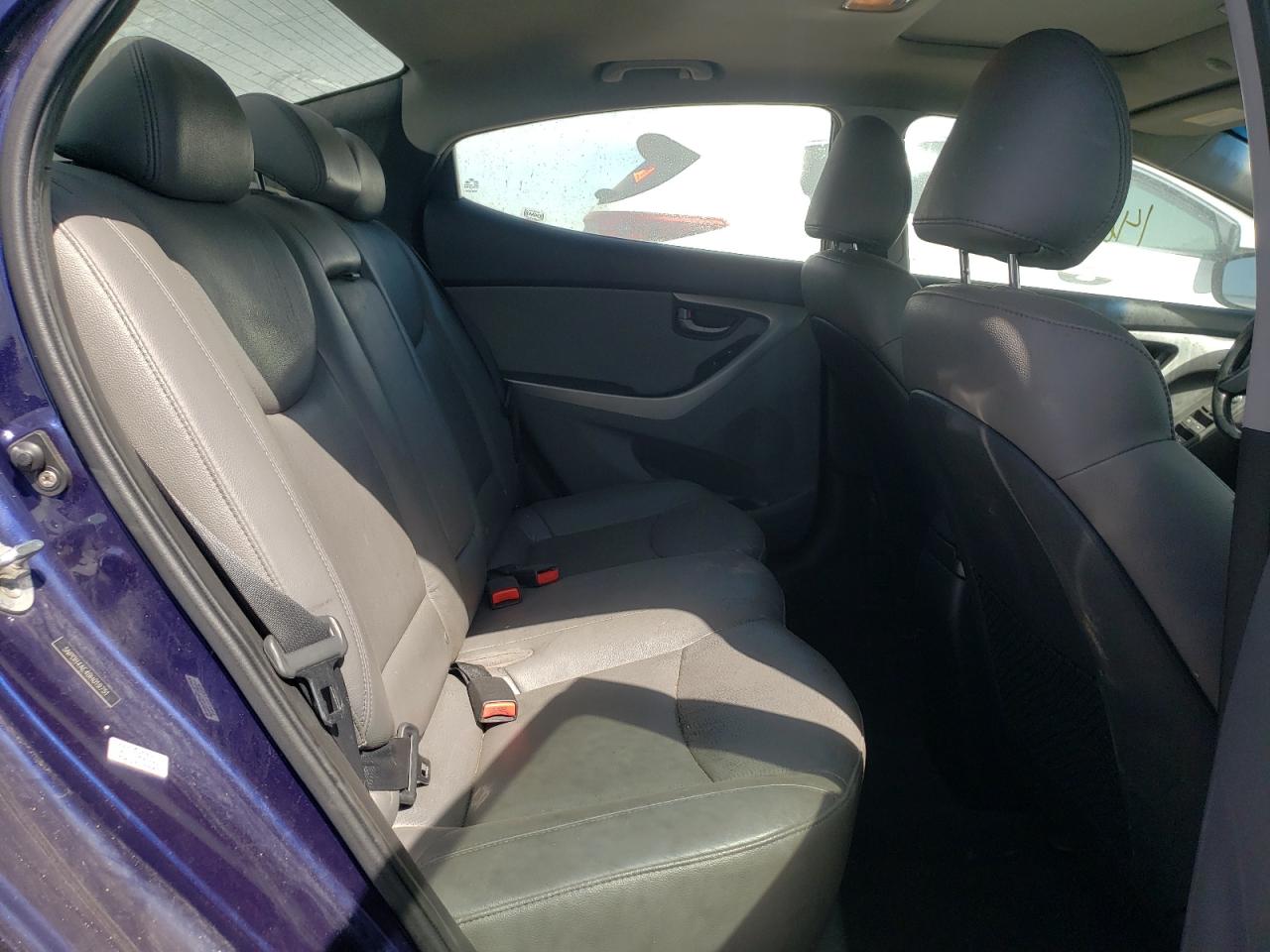 Photo 6 from auction – 2011 HYUNDAI ELANTRA GL with VIN 5NPDH4AE4BH019751