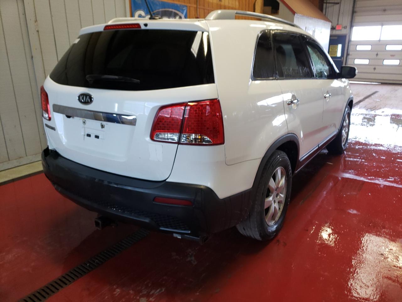 Photo 4 from auction – 2011 KIA SORENTO BA with VIN 5XYKT3A14BG111799