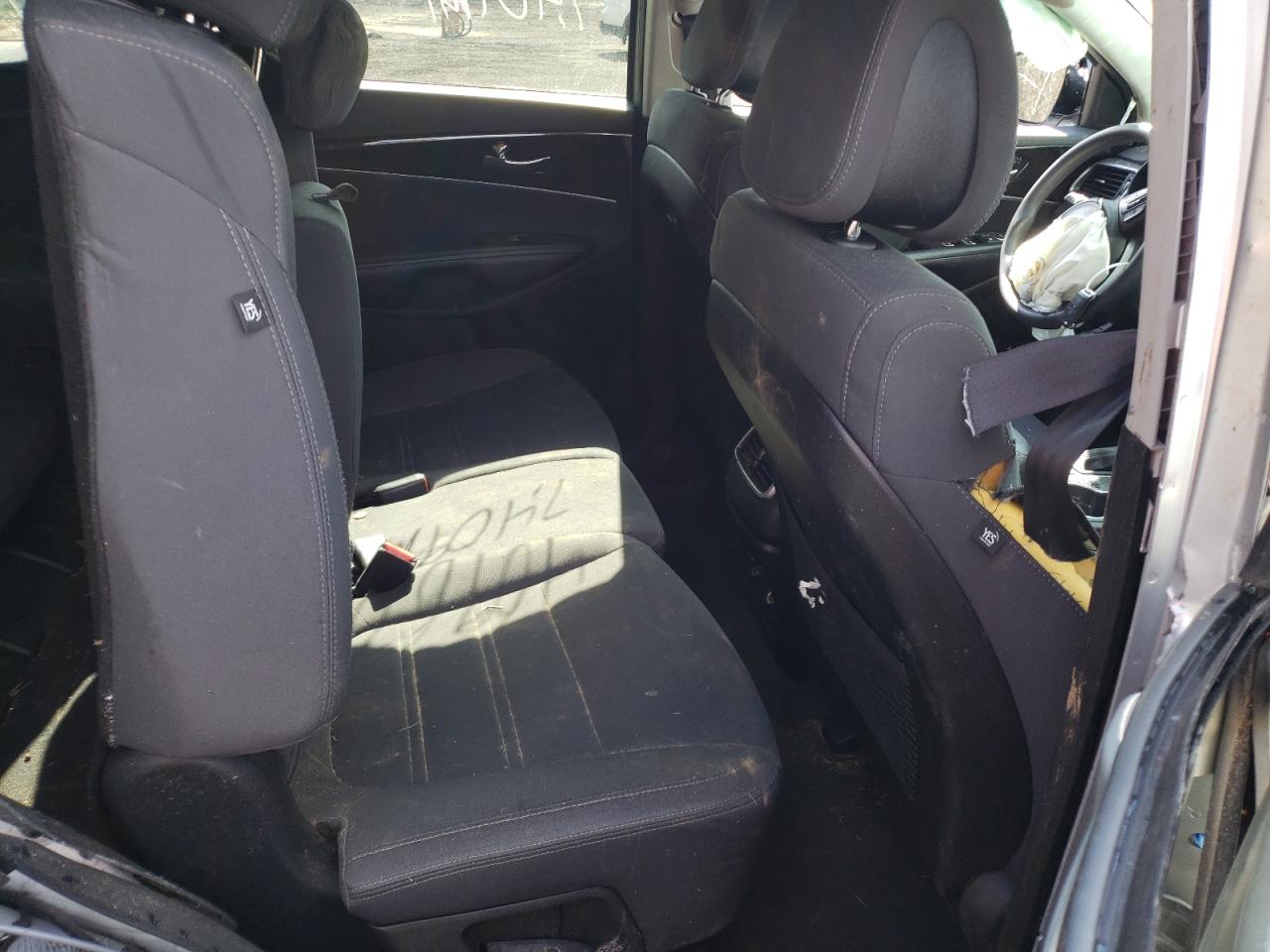 Photo 6 from auction – 2016 KIA SORENTO LX with VIN 5XYPGDA55GG031468