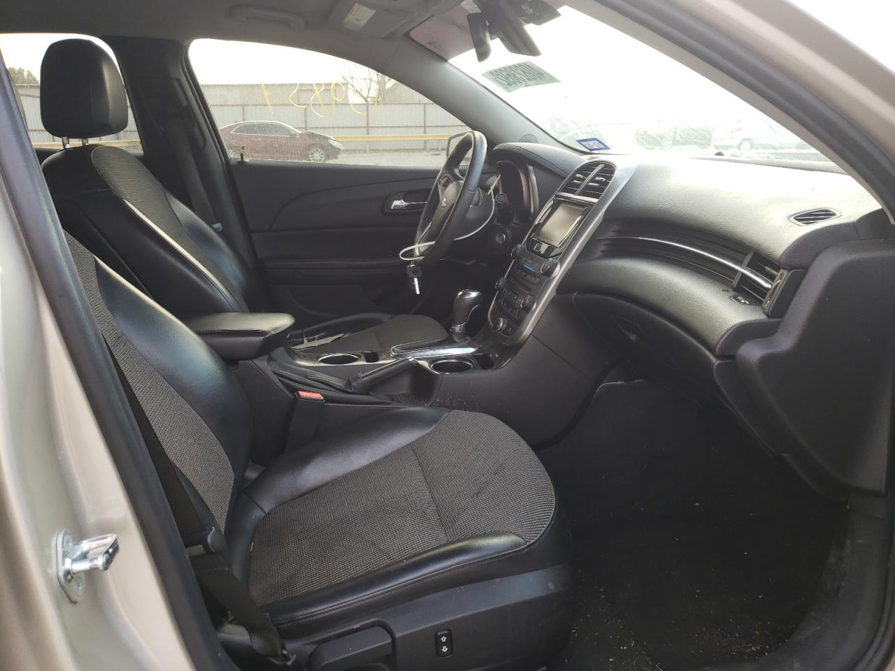 Photo 5 from auction – 2015 CHEVROLET MALIBU 1LT with VIN 1G11C5SL3FF323991