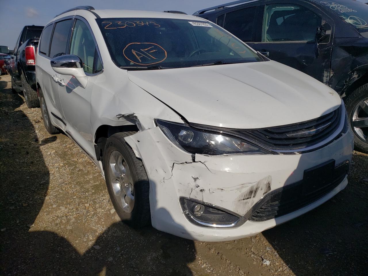 CHRYSLER PACIFICA H 2018 with VIN 2C4RC1N73JR230343 - Photo from auction